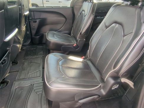 Certified 2022 Chrysler Pacifica Limited w/ Uconnect Theater Family Group image 22