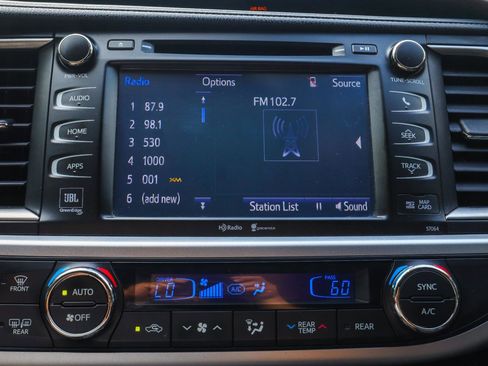 Used 2014 Toyota Highlander Limited Platinum AWD/4WD image 11
