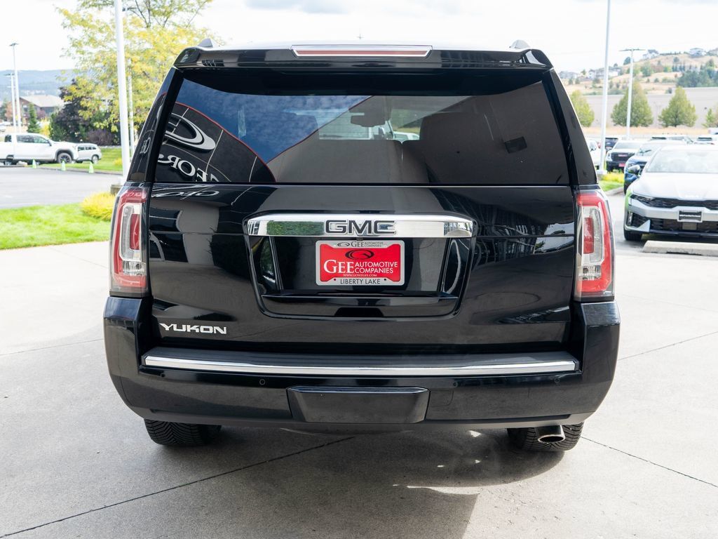 Used 2018 GMC Yukon Denali w/ Denali Ultimate Black Edition AWD/4WD image 6