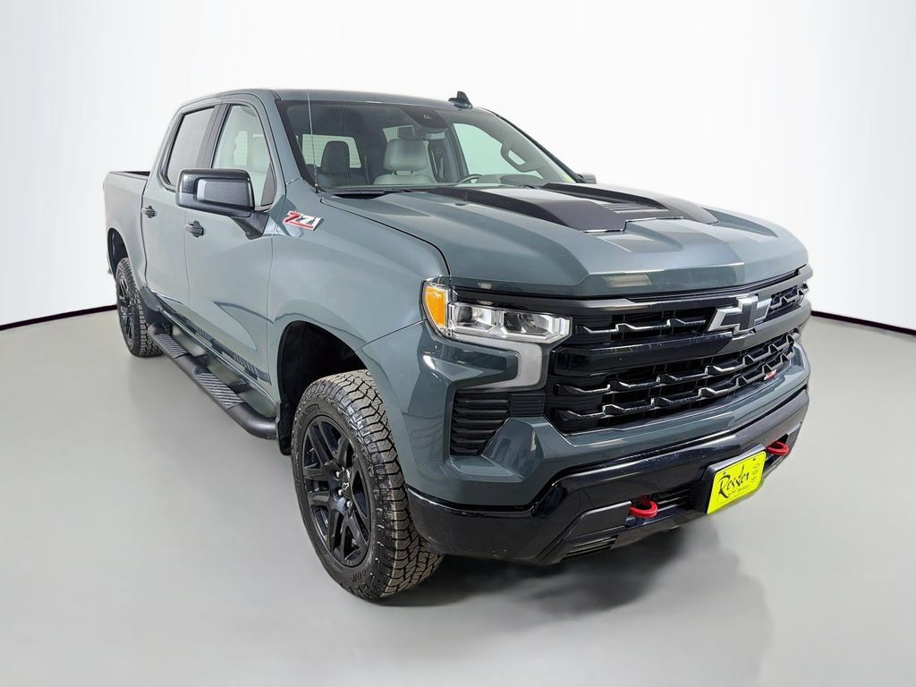 Used 2025 Chevrolet Silverado 1500 LT Trail Boss w/ Convenience Package II AWD/4WD image 4