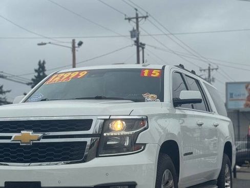 Used 2015 Chevrolet Suburban LT image 3