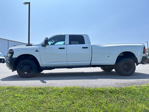 New 2026 RAM 3500 Tradesman AWD/4WD image 15