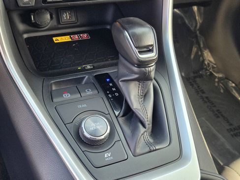 Used 2025 Toyota RAV4 XSE w/ Advanced Technology Package AWD/4WD image 20