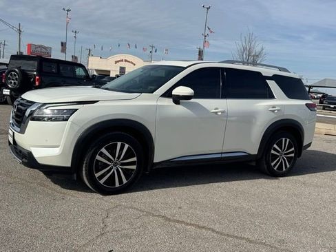 Used 2023 Nissan Pathfinder Platinum w/ Cargo Package image 3