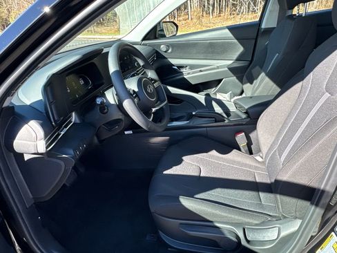 New 2026 Hyundai Elantra SE image 9
