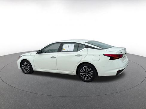 Used 2025 Nissan Altima 2.5 SV FWD image 8