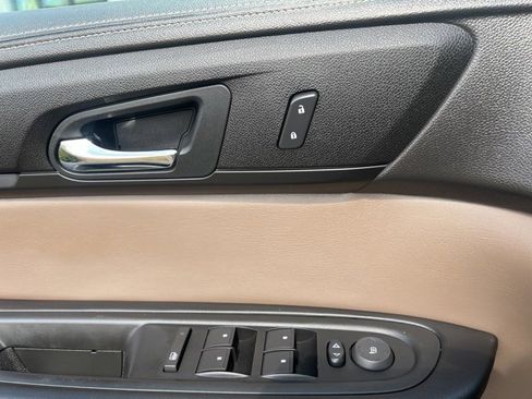 Used 2014 GMC Acadia SLT image 17