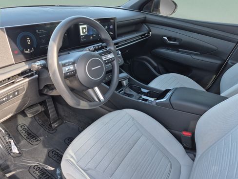 Used 2025 Hyundai Santa Cruz SE FWD image 17