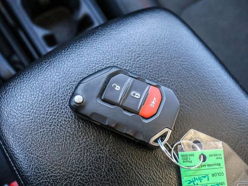 Used 2024 Jeep Wrangler Unlimited Rubicon image 36