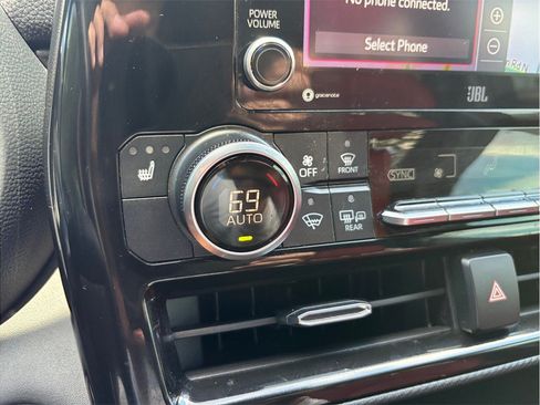 Used 2021 Toyota Highlander XSE FWD image 30