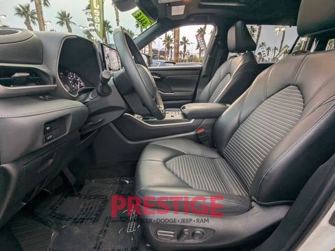 Used 2022 Toyota Highlander XSE image 23