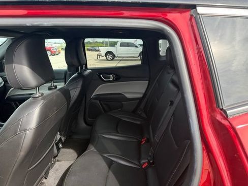 Used 2025 Jeep Compass Limited AWD/4WD image 9