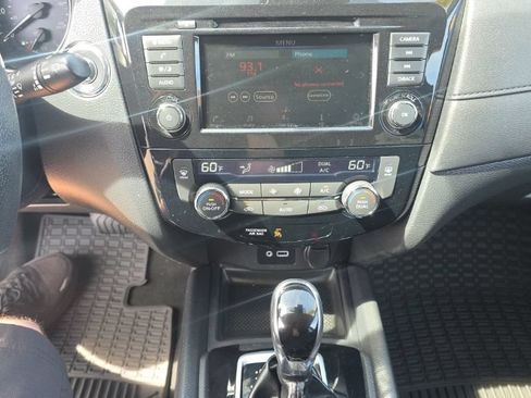 Used 2019 Nissan Rogue SV AWD/4WD image 15