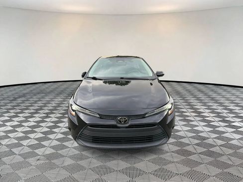 Used 2023 Toyota Corolla LE FWD image 2
