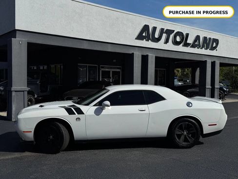 Used 2015 Dodge Challenger SXT RWD image 4