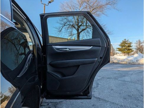 Used 2017 Cadillac XT5 Luxury image 11