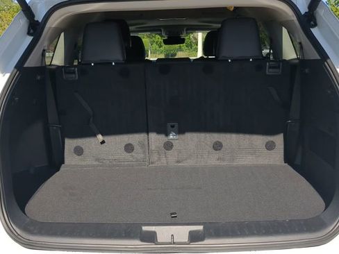 Certified 2024 Toyota Highlander XLE image 13