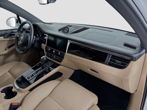 Certified 2023 Porsche Macan AWD/4WD image 30