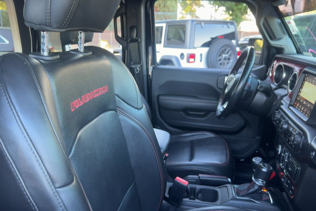 Used 2023 Jeep Wrangler Unlimited Rubicon AWD/4WD image 15