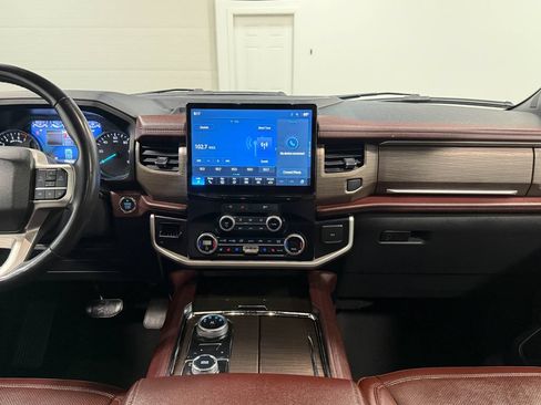 Used 2024 Ford Expedition Limited AWD/4WD image 18