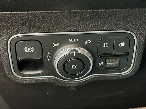 Used 2025 Mercedes-Benz GLB 250 GLB 250 image 17