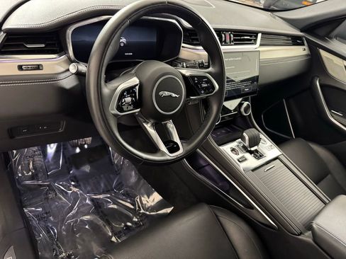 Used 2025 Jaguar F-PACE R-Dynamic S image 12