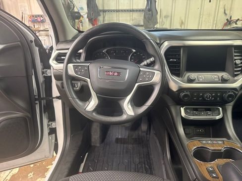 Certified 2023 GMC Acadia SLE w/ Driver Convenience Package image 17