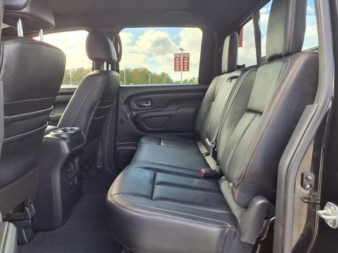 Used 2019 Nissan Titan SL w/ Midnight Edition image 9