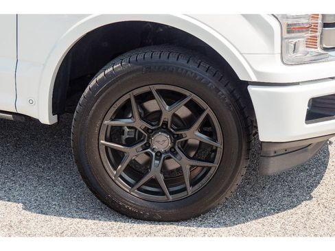 Used 2020 Ford F150 Platinum w/ Equipment Group 701A Luxury AWD/4WD image 32