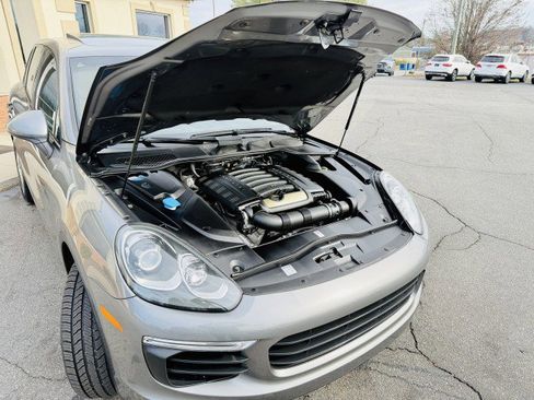 Used 2017 Porsche Cayenne image 25