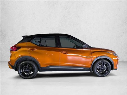 Used 2023 Nissan Kicks SR w/ SR Premium Package FWD image 4
