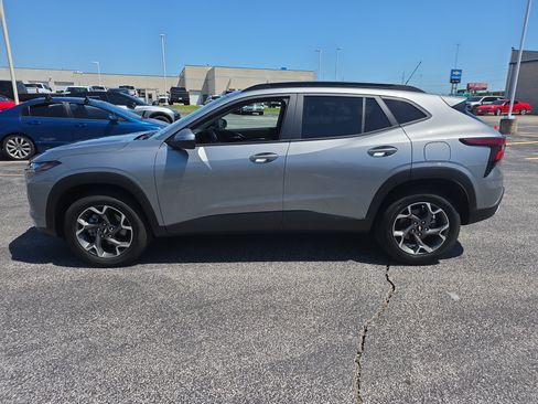 Used 2024 Chevrolet Trax LT FWD image 6