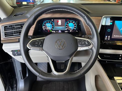 Used 2026 Volkswagen Atlas SE FWD image 25