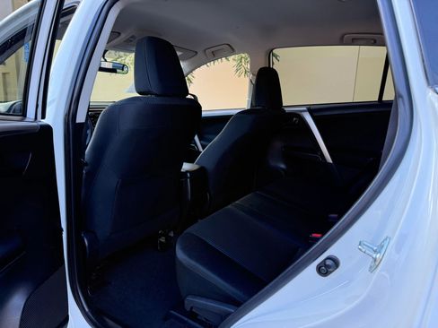 Used 2016 Toyota RAV4 LE image 8