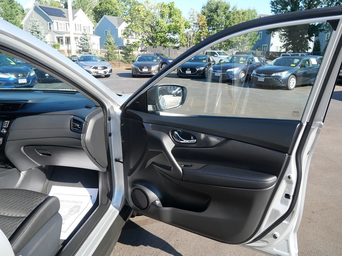 Used 2018 Nissan Rogue SV AWD/4WD image 22