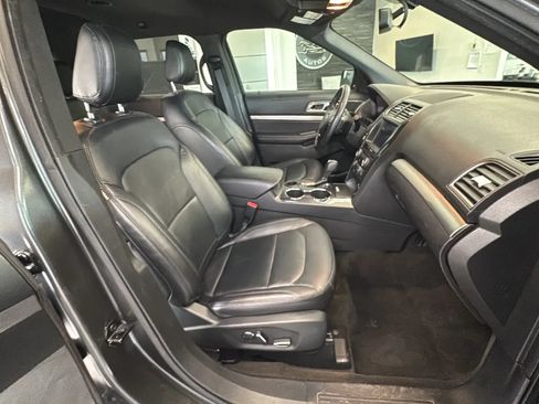 Used 2018 Ford Explorer XLT w/ Equipment Group 202A FWD image 21