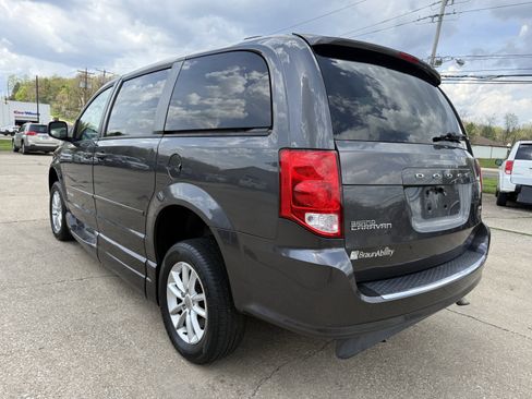 Used 2016 Dodge Grand Caravan SXT FWD image 4