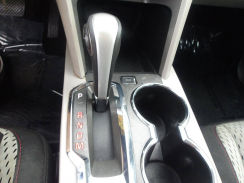 Used 2015 GMC Terrain SLE FWD image 25