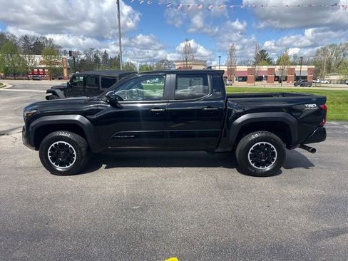 Used 2024 Toyota Tacoma TRD Off-Road AWD/4WD image 4