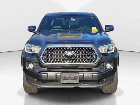 Used 2018 Toyota Tacoma TRD Sport image 2