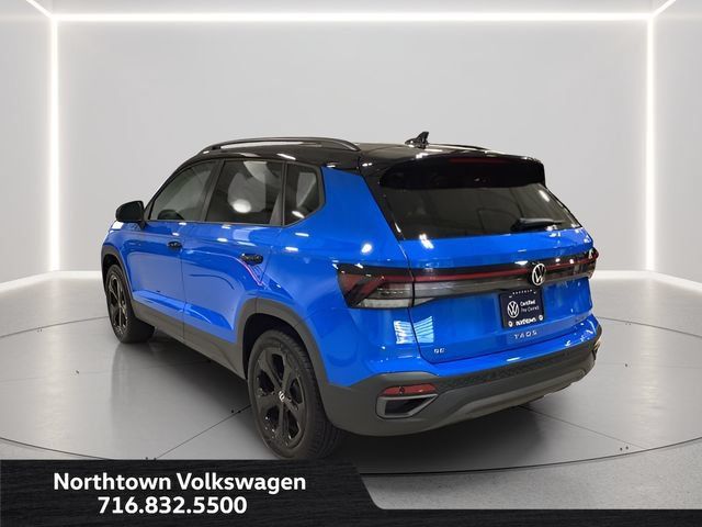 Certified 2025 Volkswagen Taos SE AWD/4WD image 3