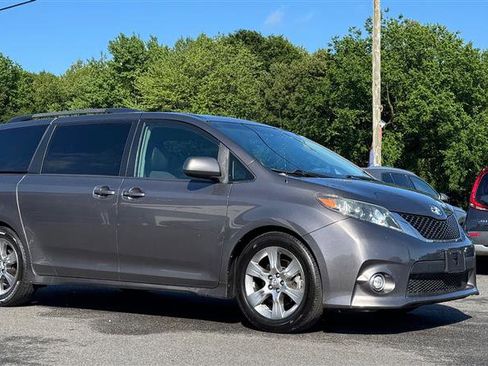 Used 2011 Toyota Sienna SE w/ Preferred Pkg FWD image 3