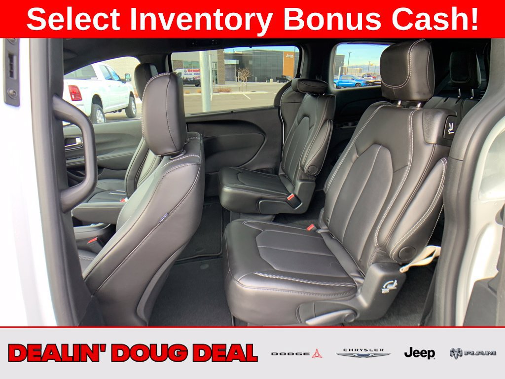 New 2026 Chrysler Pacifica Select w/ S Appearance Package AWD/4WD image 25