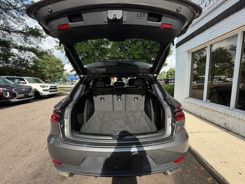 Used 2018 Porsche Macan Sport Edition AWD/4WD image 14