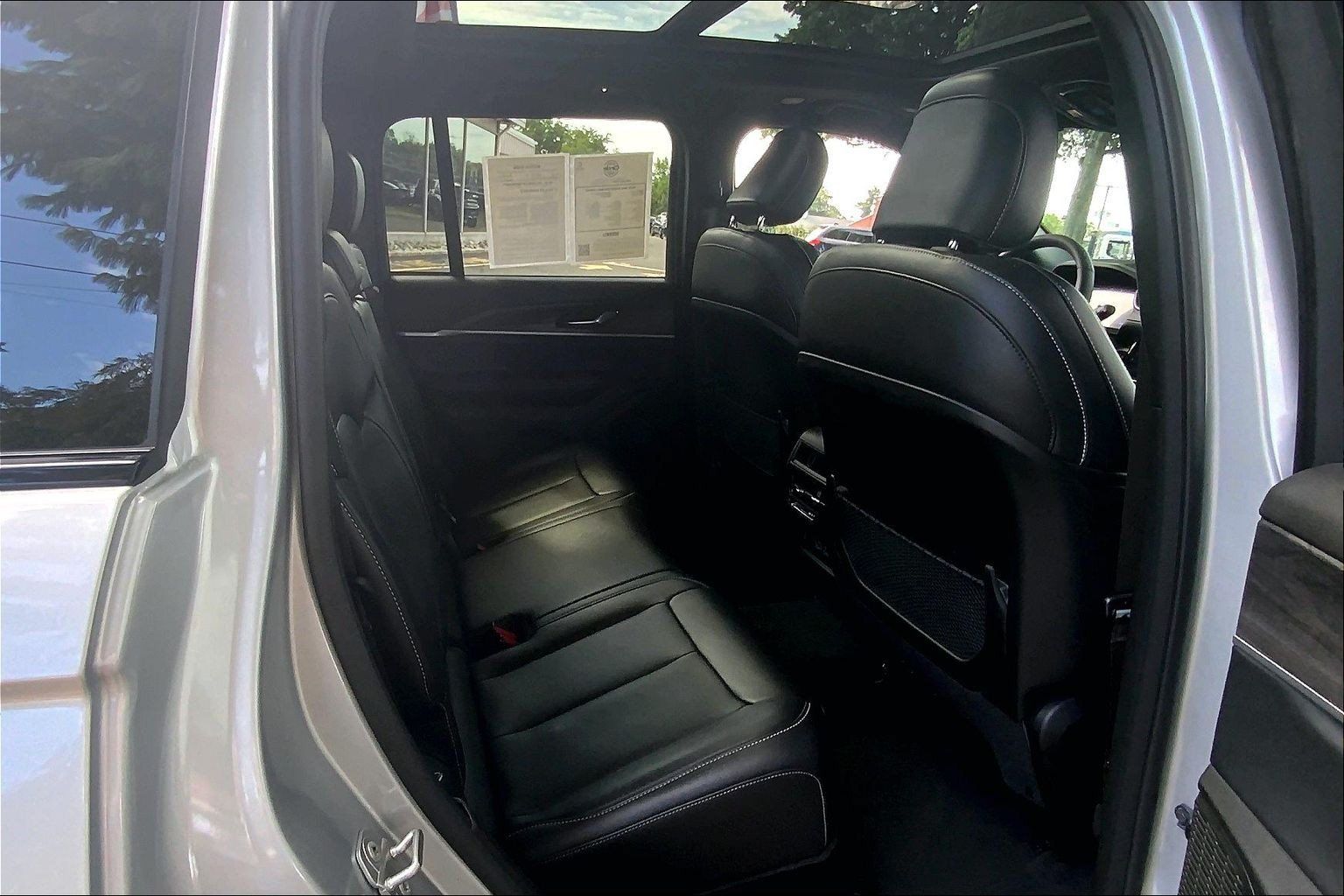 Certified 2025 Jeep Grand Cherokee Limited w/ Black Appearance Package AWD/4WD image 17