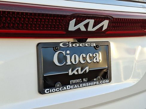 Used 2022 Kia Carnival EX FWD image 33