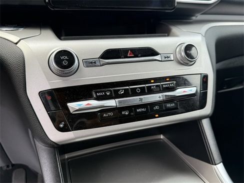 Used 2022 Ford Explorer XLT w/ Equipment Group 202A image 16