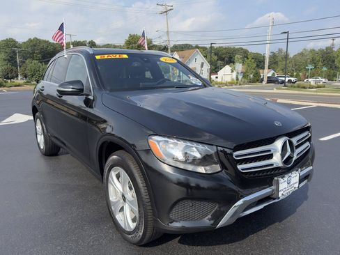 Used 2018 Mercedes-Benz GLC 300 4MATIC w/ Multimedia Package image 3