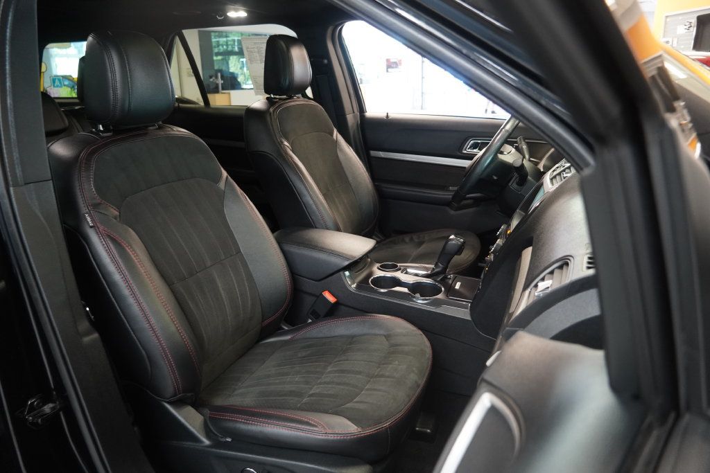 Used 2018 Ford Explorer XLT w/ Equipment Group 202A FWD image 35