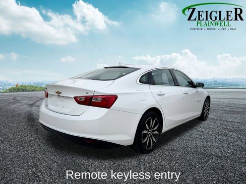Used 2017 Chevrolet Malibu LT w/ Leather Package FWD image 6